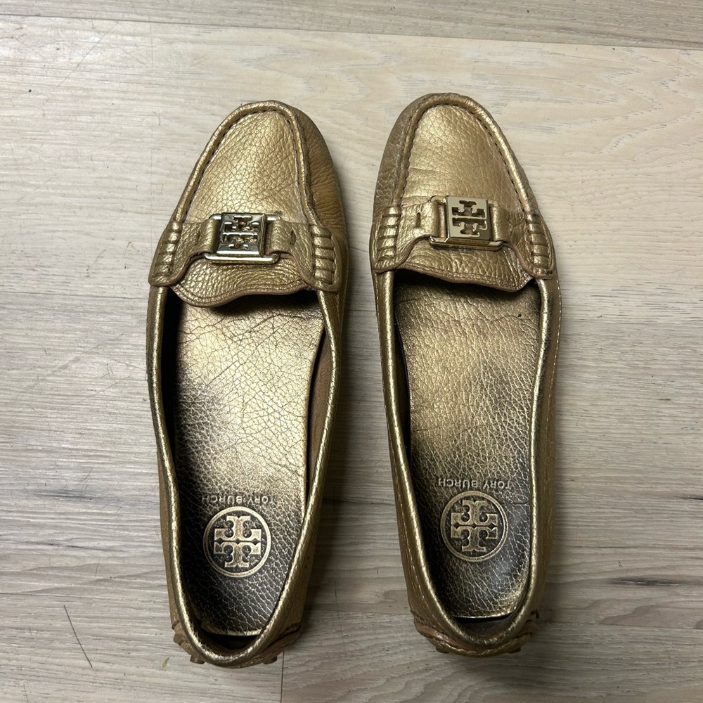 Tory Burch Loafers Kendrick Gold Leather Women Sz 8 Metallic Logo Driving Shoes - Picture 8 of 13